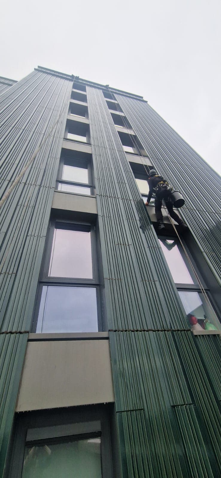 IRATA technician on modern cladded building in Glasgow