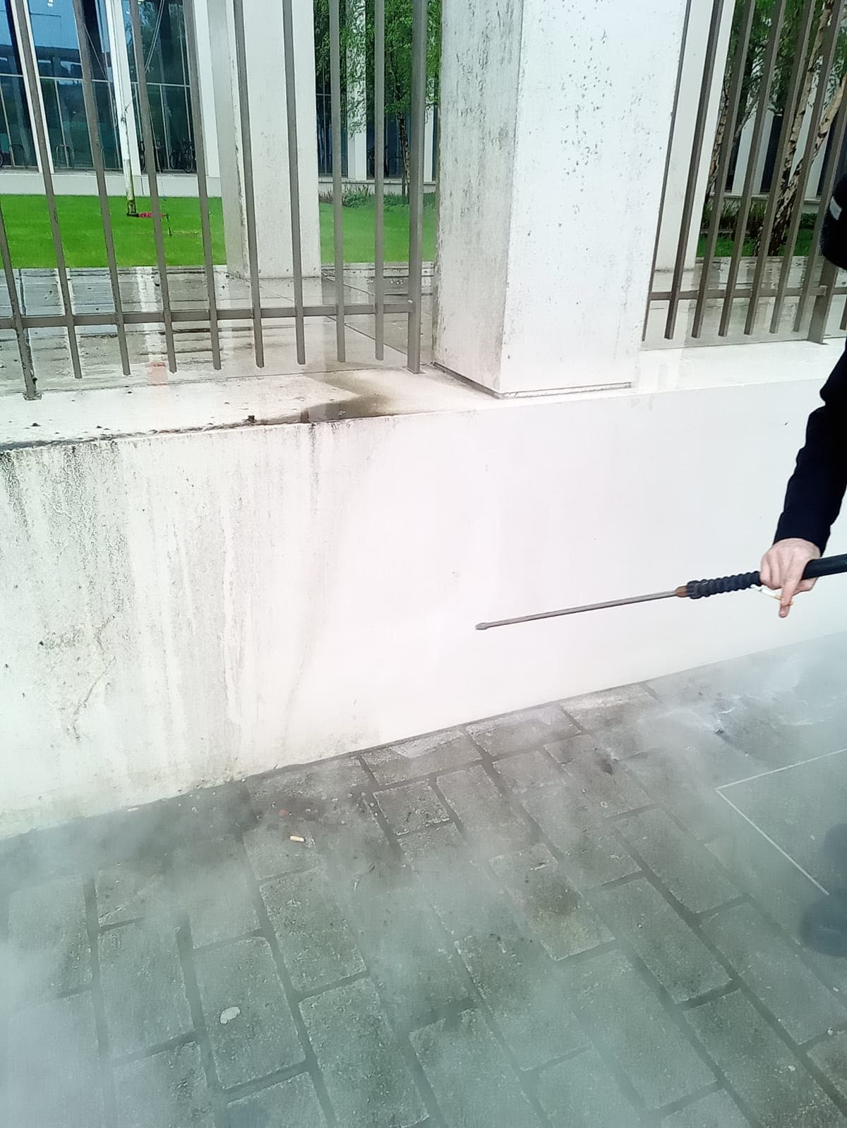 Commercial jet washing and pressure cleaning service